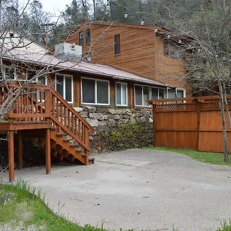 Red Bud Lodge-2