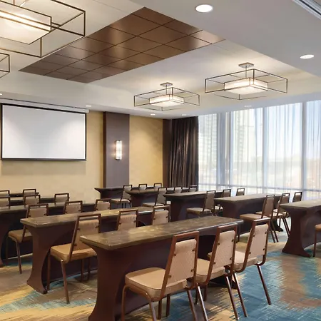 Hilton Garden Inn Calgary Downtown-3