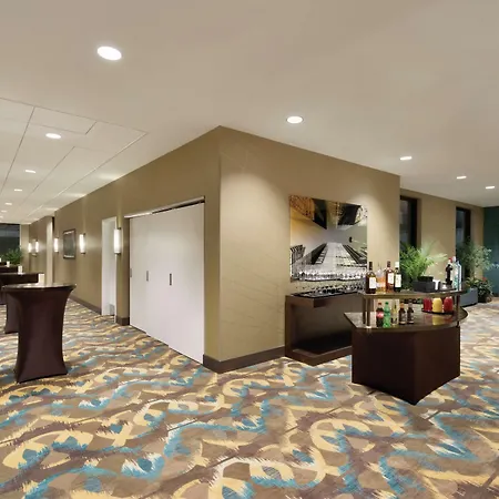 Hilton Garden Inn Calgary Downtown-2