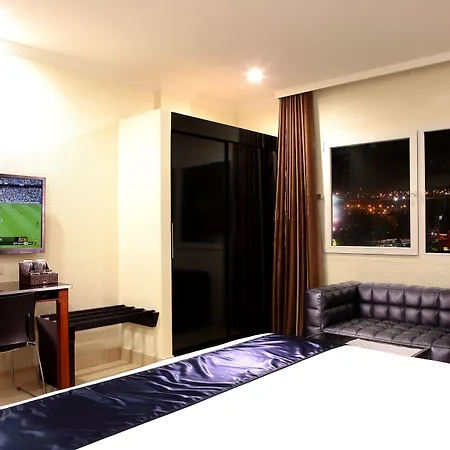 Queens Hotel Angeles City-3