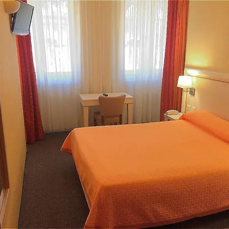 Hotel Elysee-2