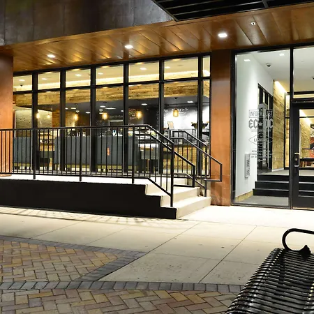 The Lismore Hotel Eau Claire - A Doubletree By Hilton-3