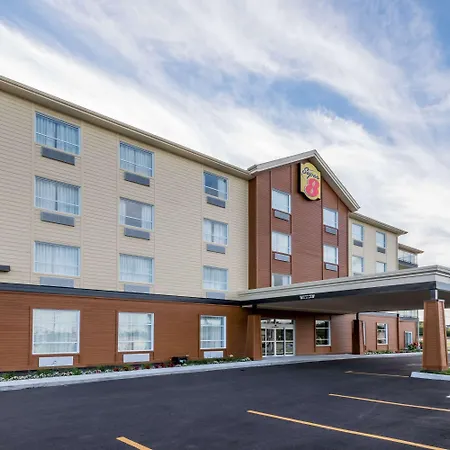 Super 8 by Wyndham Mont Laurier-2