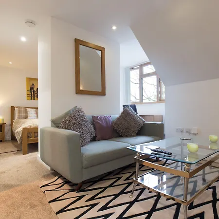 Hamble Retreat House, Studios And Lodge-3