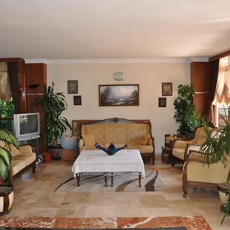 Mg Moms Hotel-2
