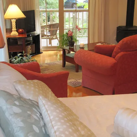 Myers Creek Cascades Luxury Cottages-3