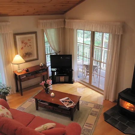 Myers Creek Cascades Luxury Cottages-3