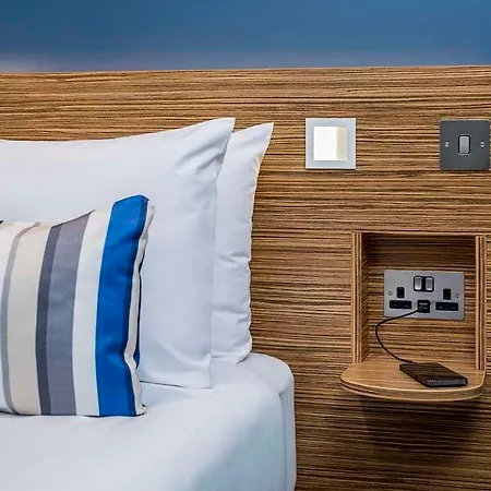Travelodge London Central Bank-2