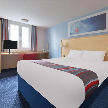 Travelodge Aberdeen Central-2