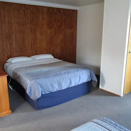 Colonial Motel-2