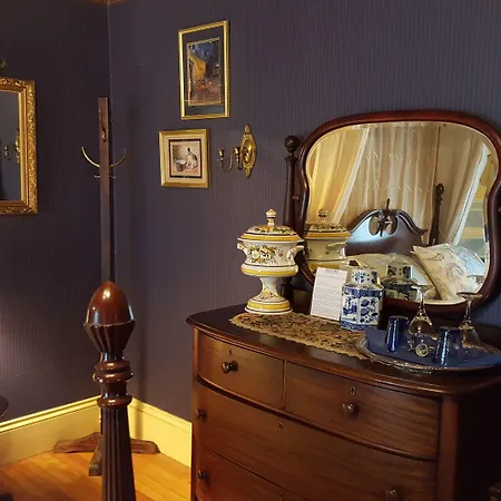 Holidae House Bed & Breakfast-2