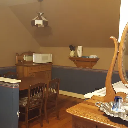 Holidae House Bed & Breakfast-3