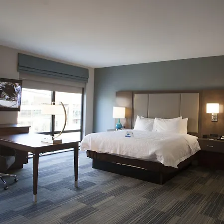 Hampton Inn & Suites St. Paul Downtown-2