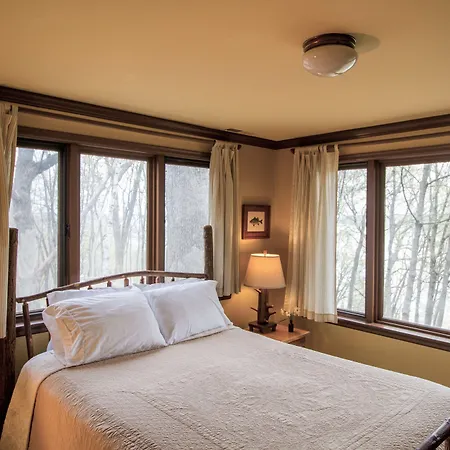 Four Mounds Inn-2