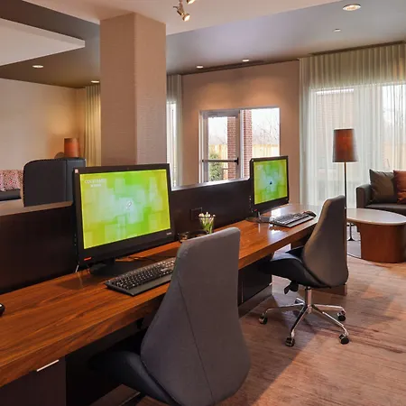 Courtyard By Marriott Toledo North-2