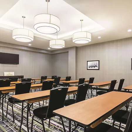 La Quinta Inn & Suites By Wyndham Clifton Park Saratoga Area 1749 Route 9-3
