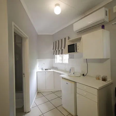 Loerie Guesthouse-2