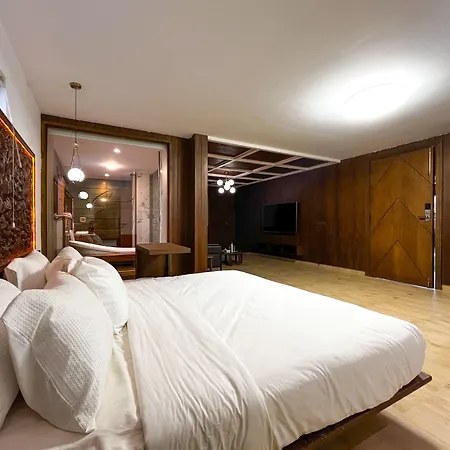 Hotel Crown Inn-3