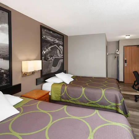 Super 8 By Wyndham Green Bay Near Stadium-3
