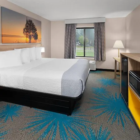 Days Inn By Wyndham Eagle River-2