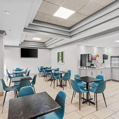Days Inn & Suites By Wyndham Cedar Rapids-2