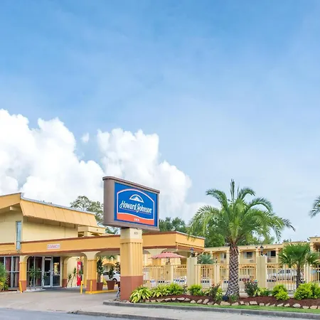 Howard Johnson By Wyndham Historic Lake Charles-2
