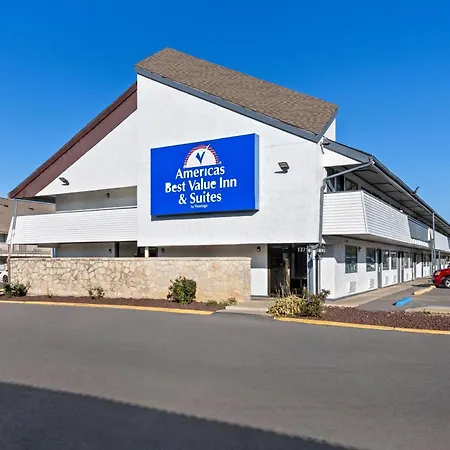 Americas Best Value Inn Kansas City East - Independence-3