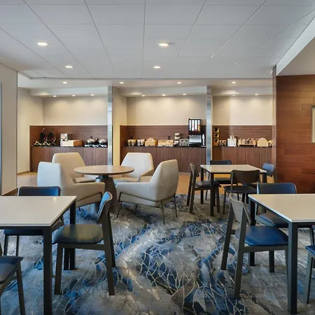 Fairfield Inn & Suites By Marriott Lincoln Southeast-3