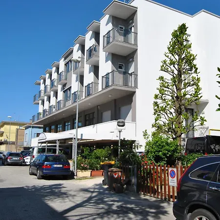 Hotel Diamante Colazione Xl Parcheggio Gratis A 5 Chilometri Da Rimini Fiera-2