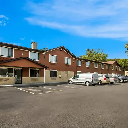 Rodeway Inn Delmont-3