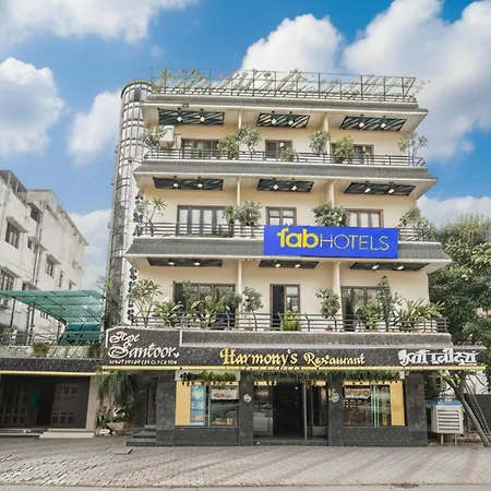 Fabhotel Santoor - Geeta Bhawan Square-3
