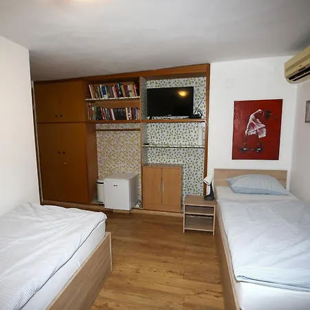 Odeon Apartment And Rooms-2