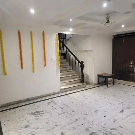 Hotel Rani Palace At Lake Fatehsagar-3
