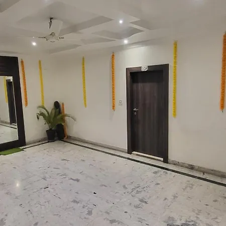 Hotel Rani Palace At Lake Fatehsagar-3