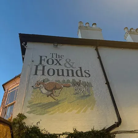 The Fox And Hounds-2