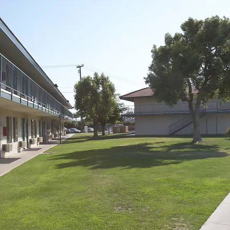 Days-Inn By Wyndham Bakersfield-3