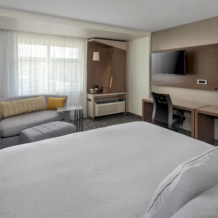 Courtyard By Marriott Schenectady At Mohawk Harbor-3