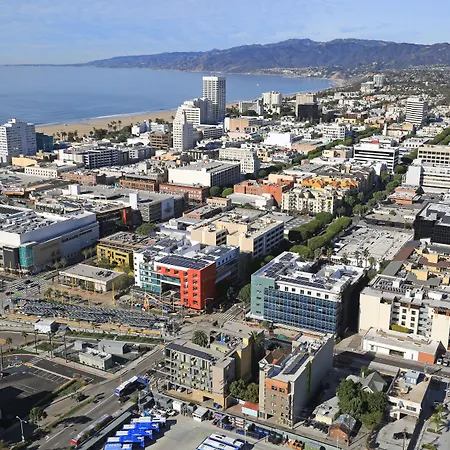 Courtyard By Marriott Santa Monica-2