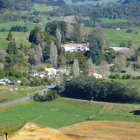 Waitomo Caves Guest Lodge-2