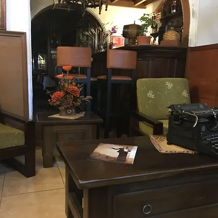 Hotel Ambassador-3