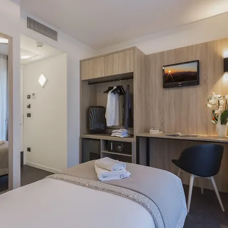 Tourist Hotel-3
