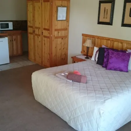 Ladybrand Guest House-3