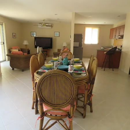 Butterfly Garden Boutique Residences Apts And Villas, A Lifestyle Destination Ex Lg 1-3 Bedroom Units , Full Kitchen, 2 Full Bathrooms, Rain Shower, Spa Bath, Free Bbq, Free Fast Fiber Optic Wifi, Staff 24-7-3