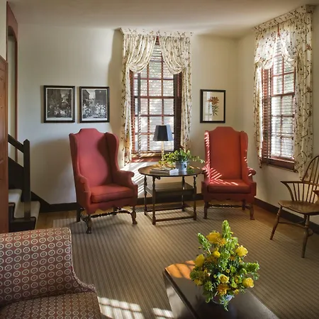 Colonial Houses Historic Lodging-2