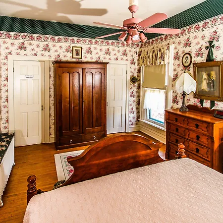 Carriage House Bed & Breakfast-2