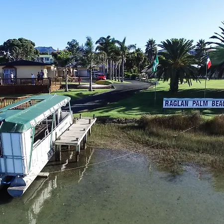 Raglan Palm Beach Motel-3