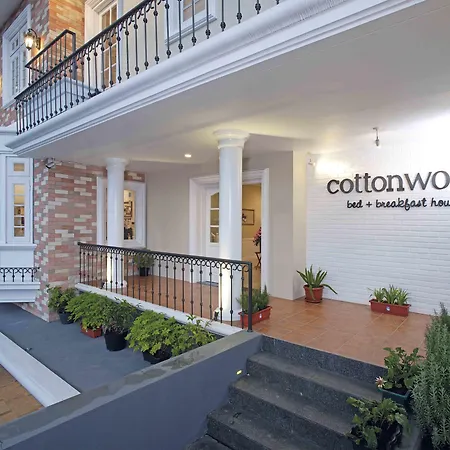 Cottonwood Bed&Breakfast House Bandung-2