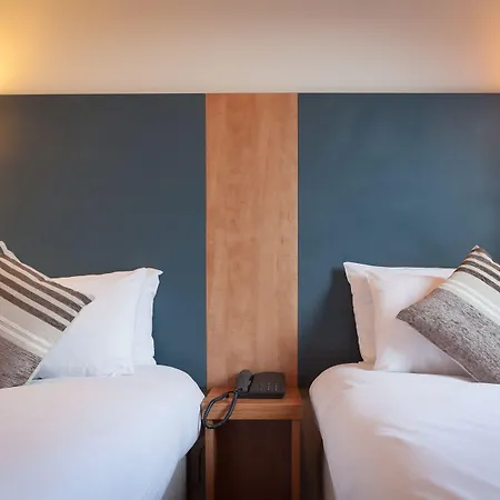 Celtic International Hotel Cardiff Airport-2