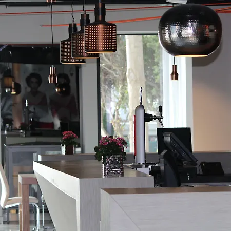 Star inn Lisbon Airport-2