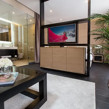 Dominic Smart & Luxury Suites - Republic Square-3